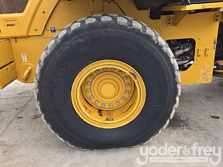 2014-caterpillar-938k-image-30