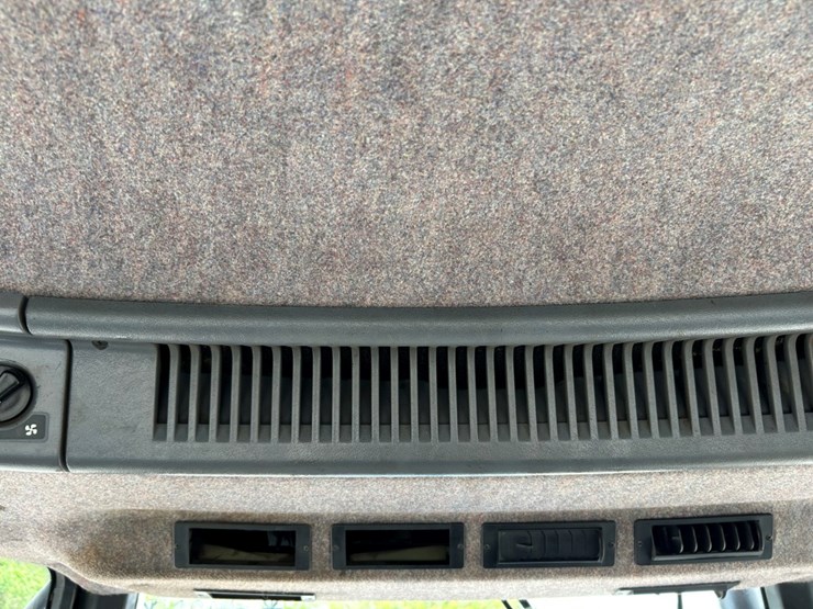 1994-new-holland-8770-image-34