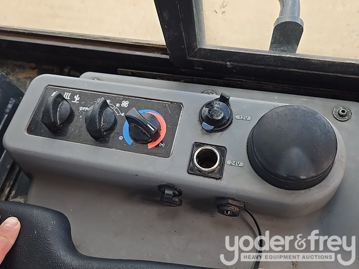 2023-komatsu-d61pxi-24-image-49