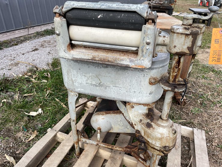 #3138-•-vintage-maytag-washing-machine-image-8