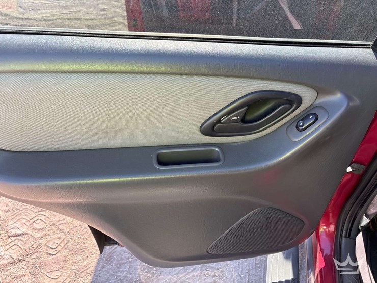 2005-ford-escape-image-19