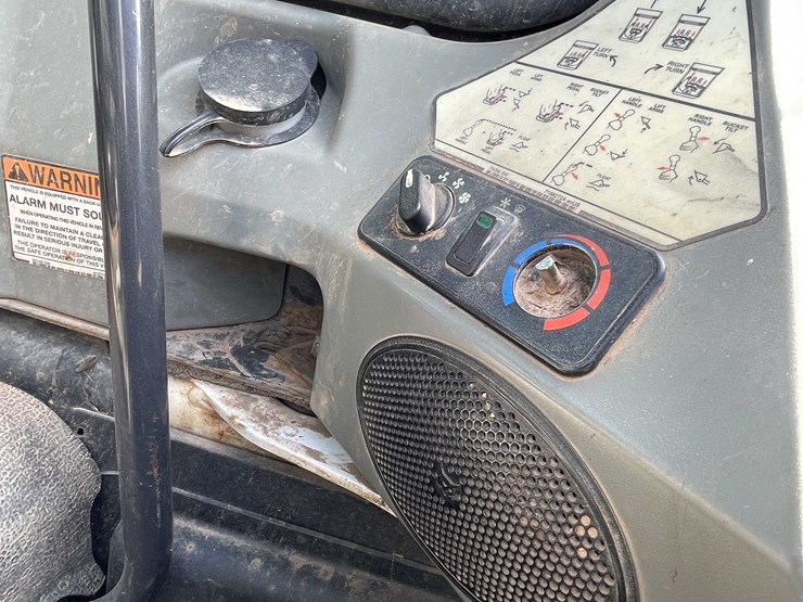 2017-bobcat-t770-image-16