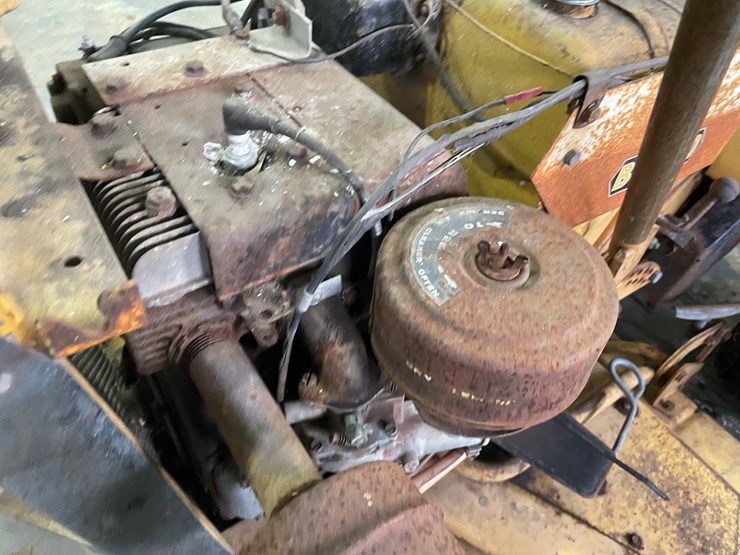 #3032-•-allis-chalmers-b10-lawn-mower-image-14