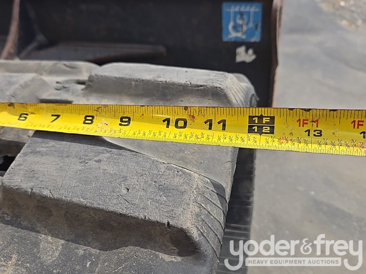 2019-deere-26g-image-21