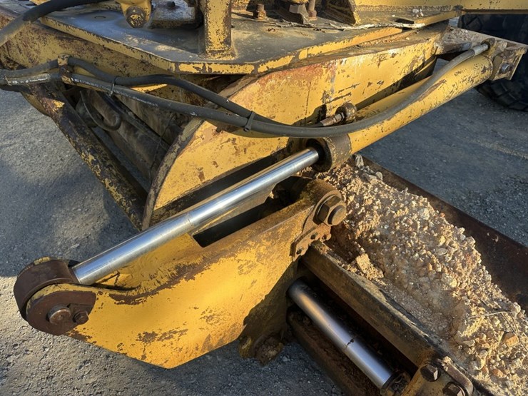 caterpillar-16g-image-32