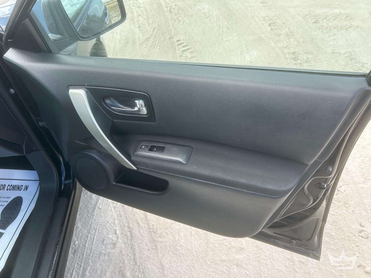 2012-nissan-rogue-image-25