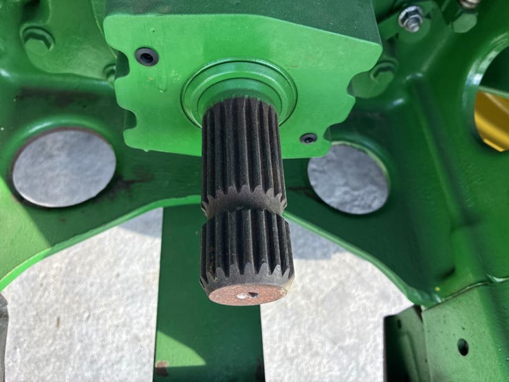 2015-john-deere-8295r-image-32