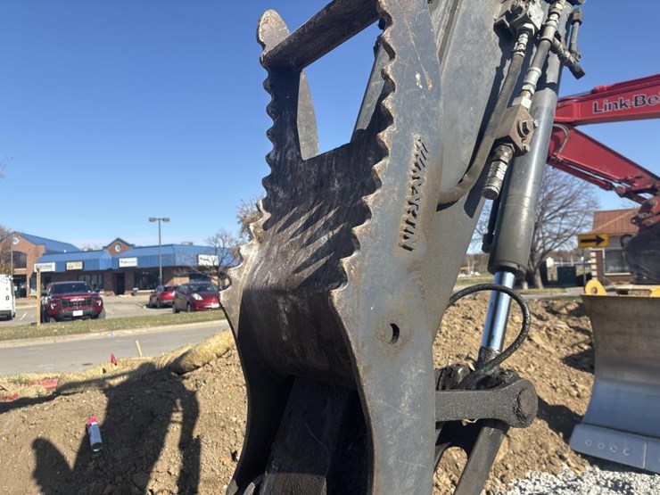 2013-deere-85d-image-37