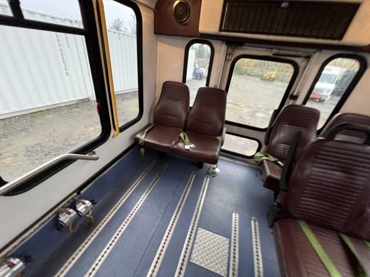 2015-chevrolet-express-paratransit-bus-image-28