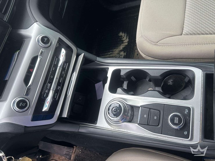 2022-ford-explorer-image-17