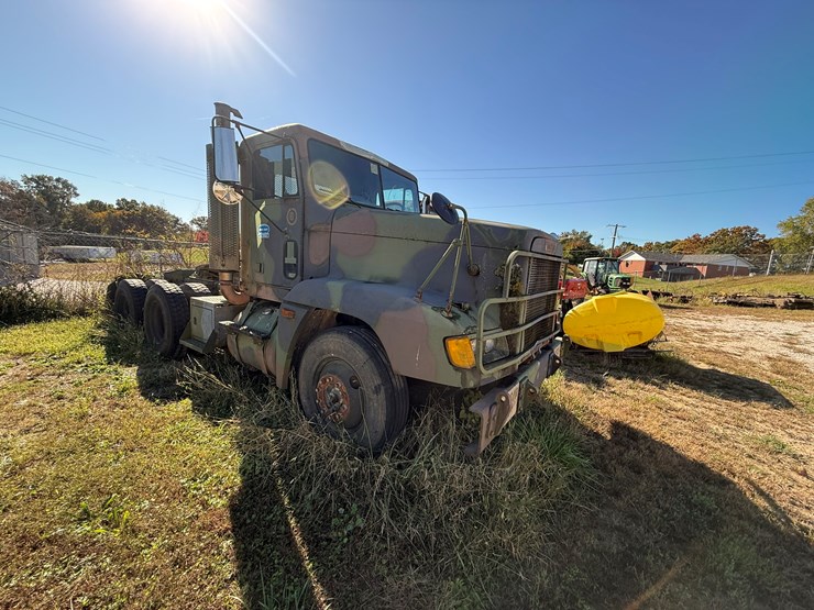 #22592-•-inop-1992-freightliner-t/a-daycab-truck-tractor-vin:-1fuymzyb1np520782-image-2