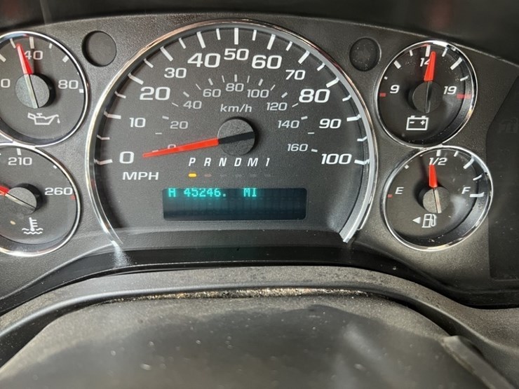 2015-gmc-savana-cargo-van-image-28