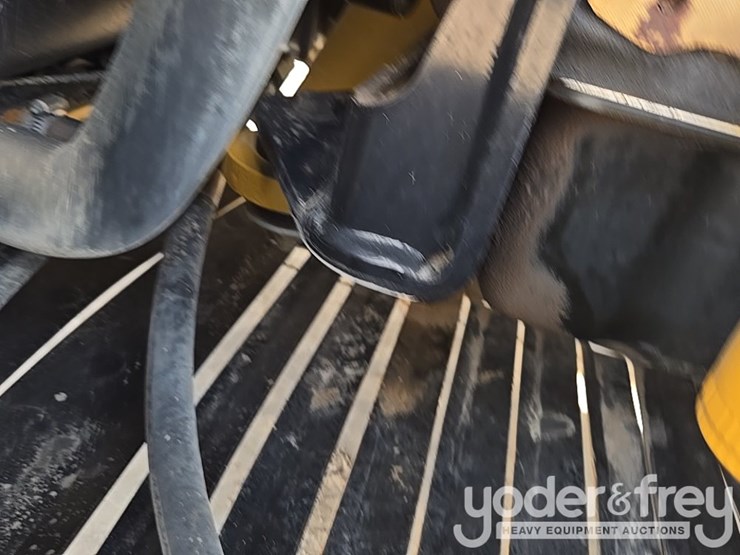 2019-caterpillar-tl1255d-image-82