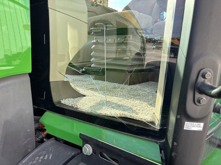 2015-john-deere-8295r-image-38