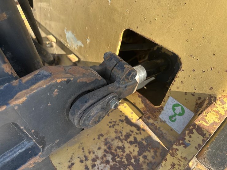 caterpillar-t80d-image-20