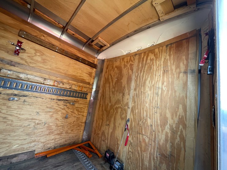 #3013-•-2007-12'-tandem-axle-aluminum-frame-enclosed-trailer-(no-title)-image-8