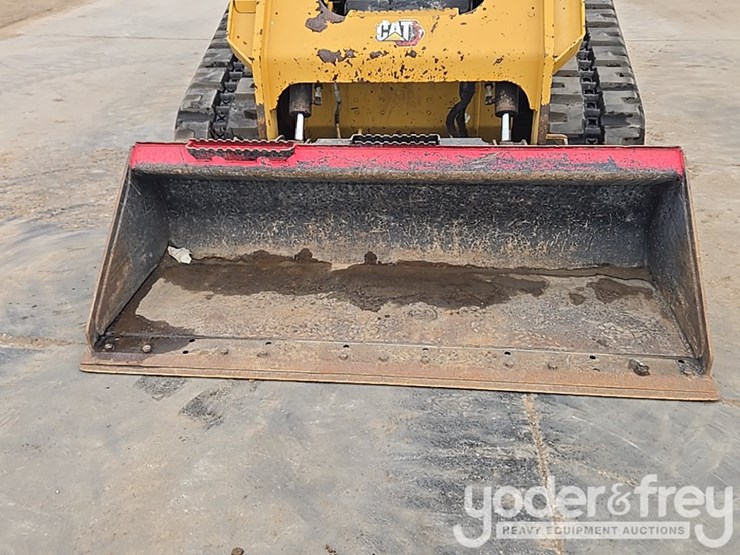 2022-caterpillar-299d3-image-31