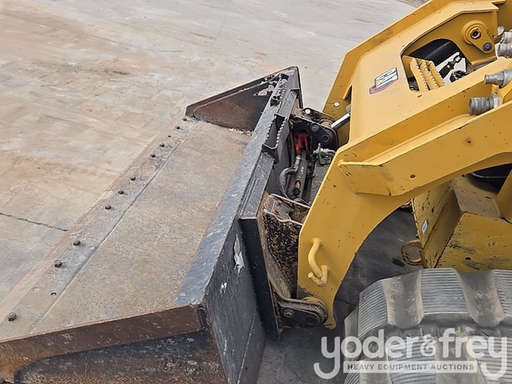 2021-caterpillar-289d3-image-39