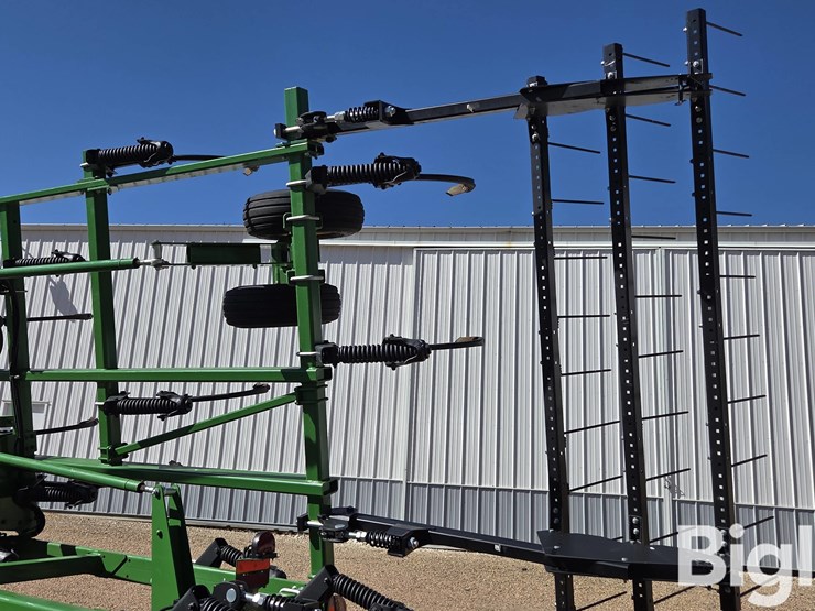 2022-john-deere-2430-image-19