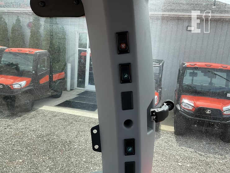 2020-kubota-m4-071hdc12-image-19