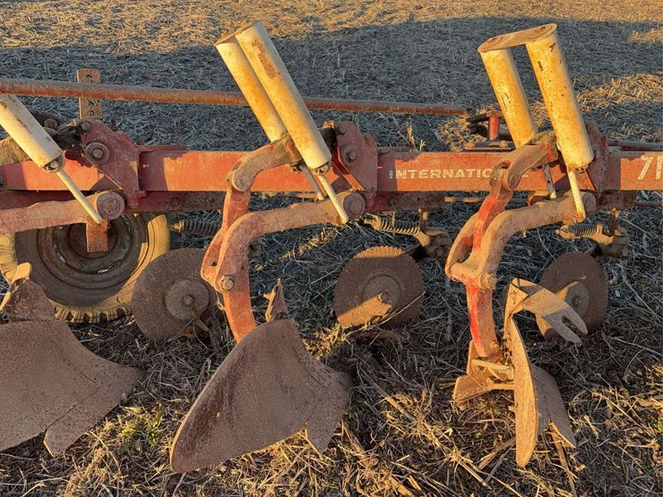 international-710-image-6