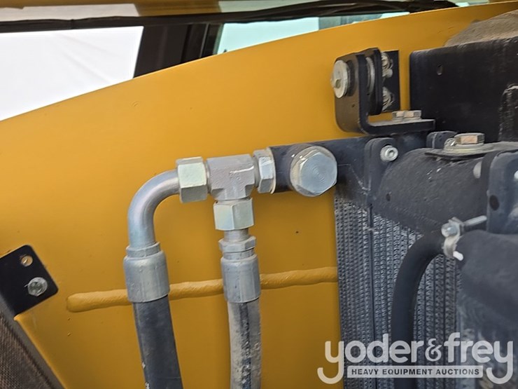 2019-caterpillar-tl1255d-image-75