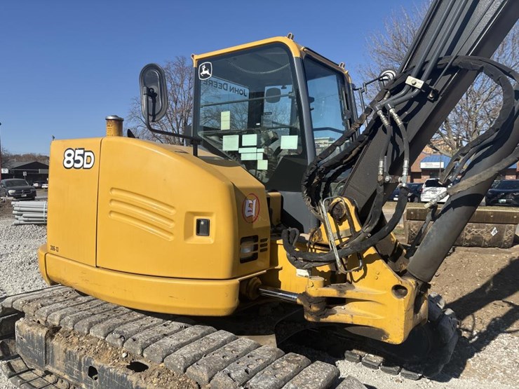 2013-deere-85d-image-14