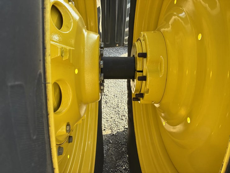 2015-john-deere-8295r-image-54