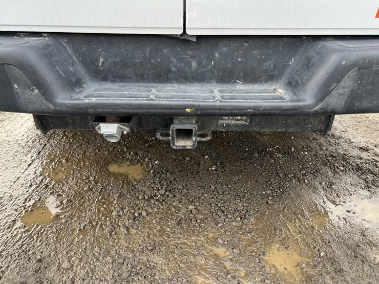 2015-gmc-savana-cargo-van-image-14