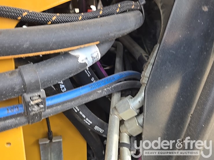 2021-caterpillar-289d3-image-35