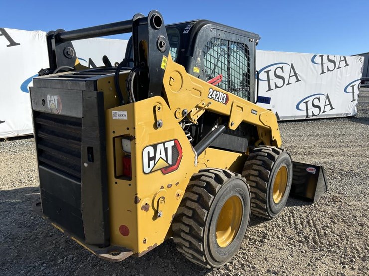 2022-caterpillar-242d3-image-5