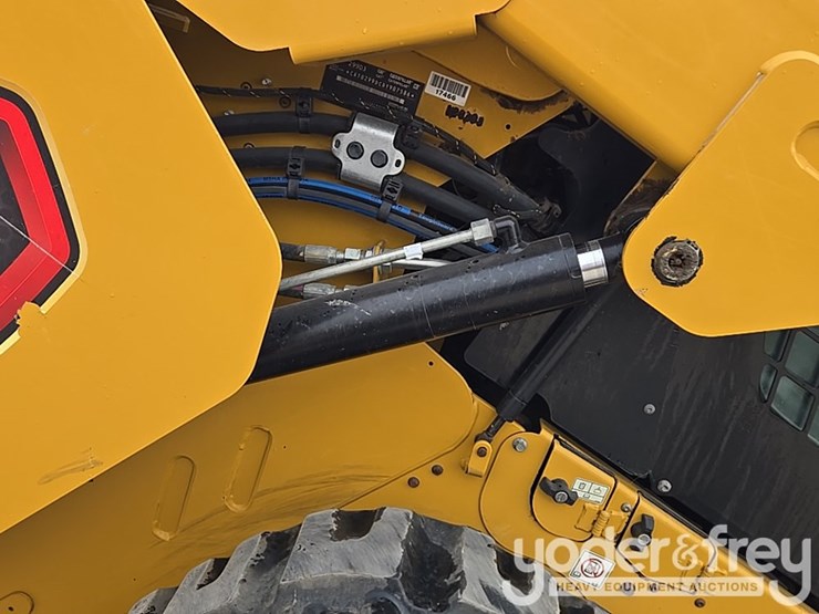 2022-caterpillar-299d3-image-9