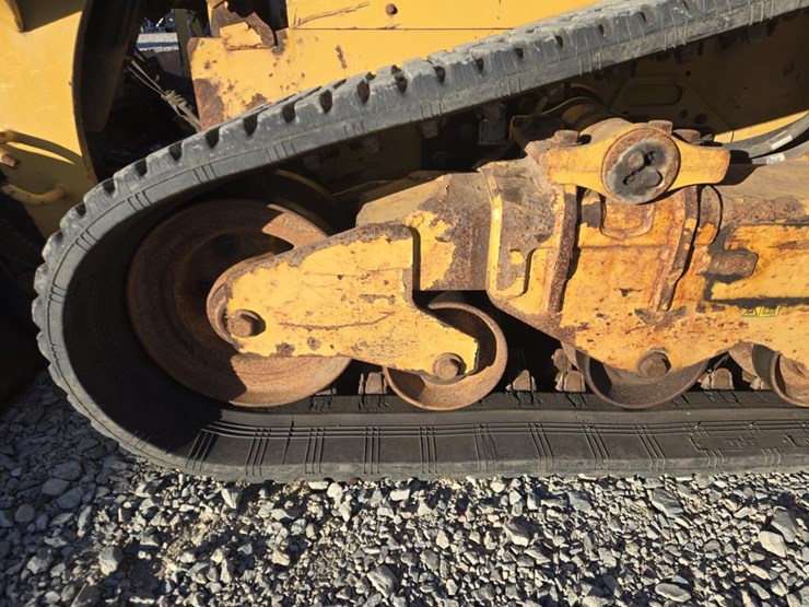 2020-caterpillar-259d3-image-38