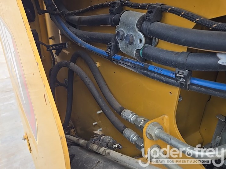 2021-caterpillar-289d3-image-34