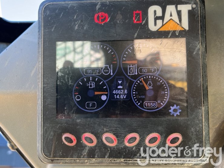 2014-caterpillar-279d-image-34