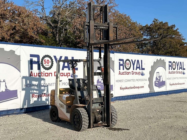 tcm-fd30t6t-5,600lb-forklift-image-4