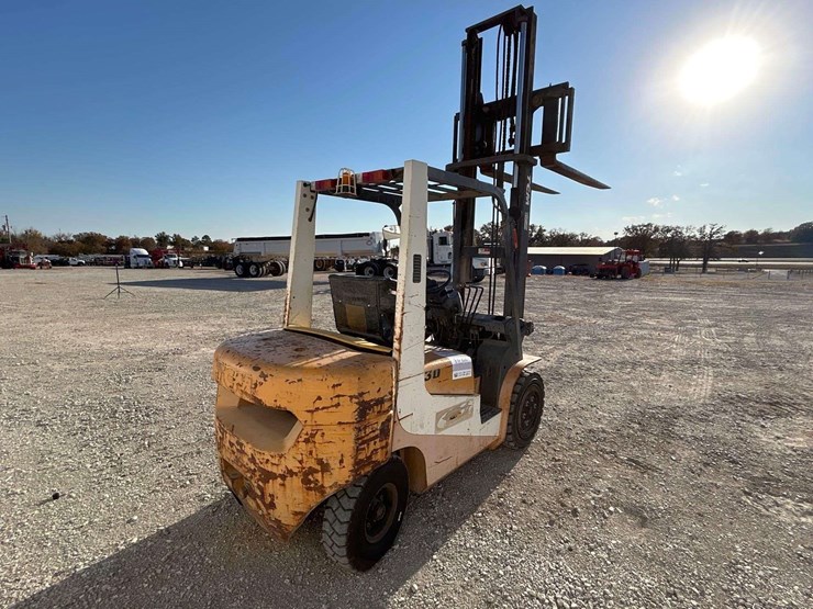 tcm-fd30t6t-5,600lb-forklift-image-3