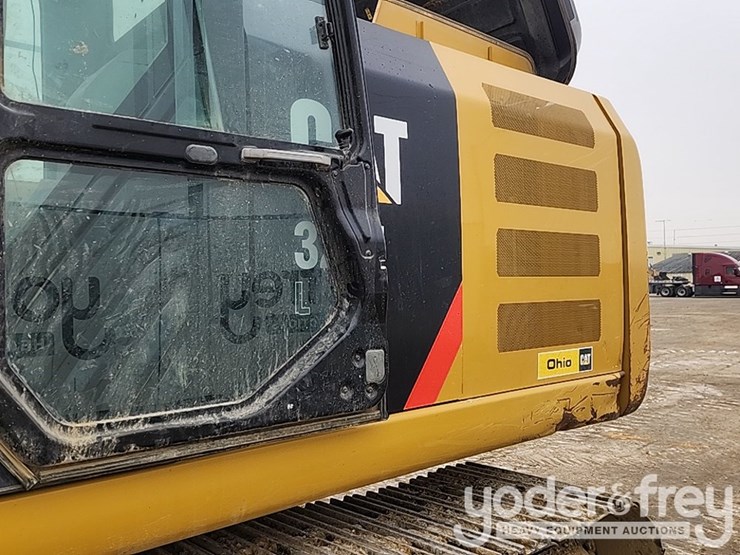 2016-caterpillar-320fl-image-31