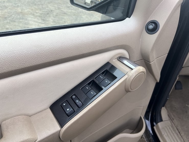 2009-ford-explorer-xlt-image-22