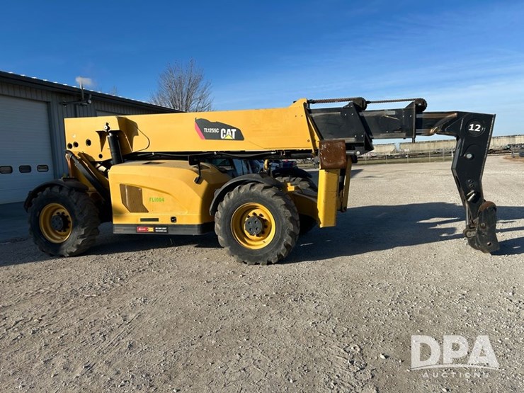 2012-caterpillar-tl1255c-image-10