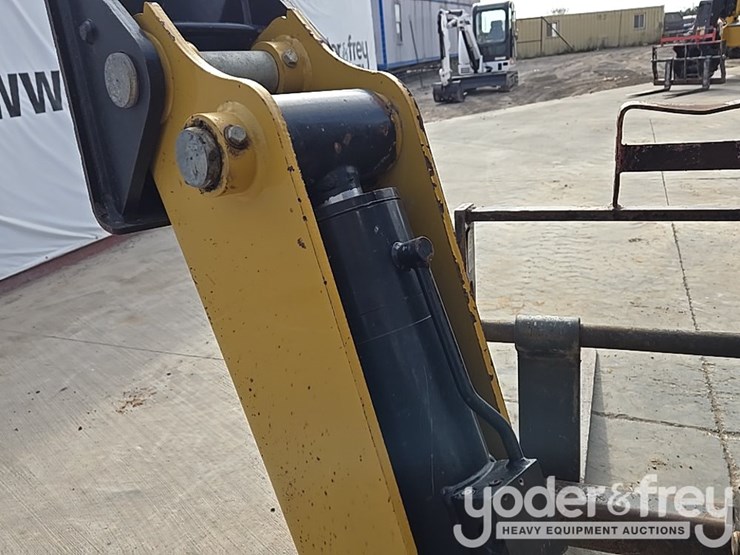 2019-caterpillar-tl1255d-image-19