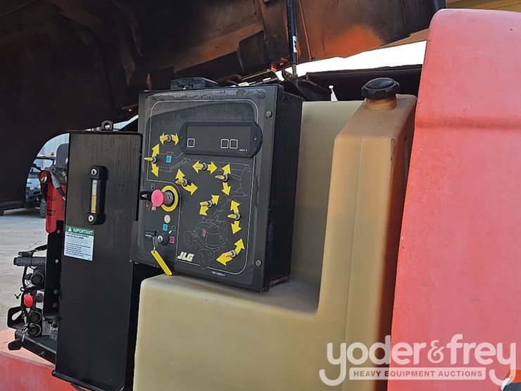 2015-jlg-600aj-image-85