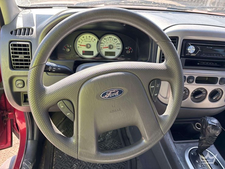 2005-ford-escape-image-13
