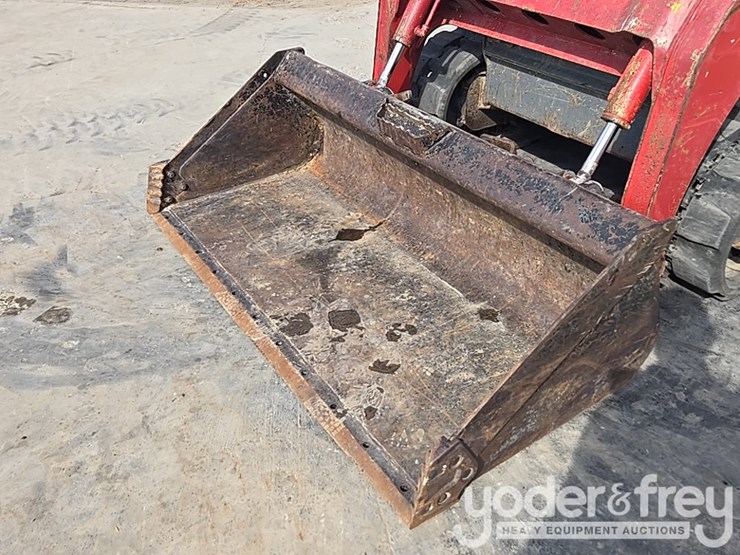 2019-takeuchi-tl8-image-9