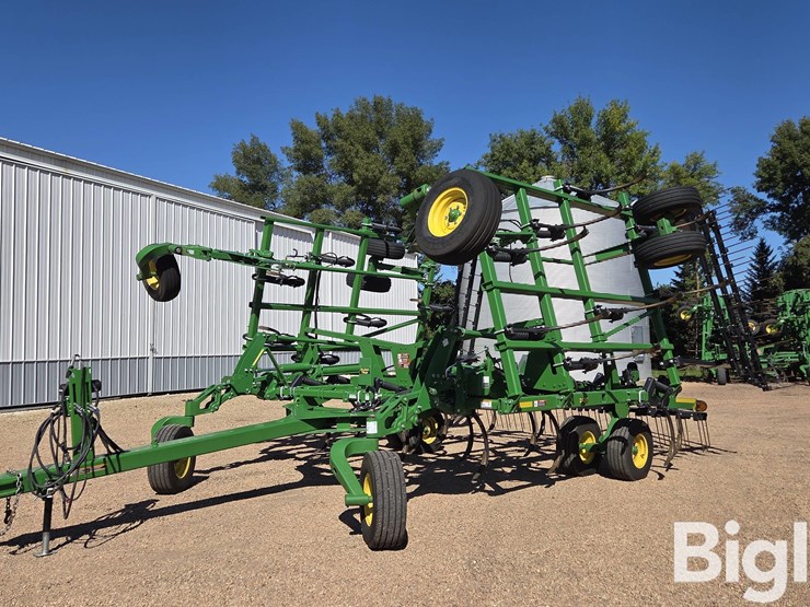 2022-john-deere-2430-image-1