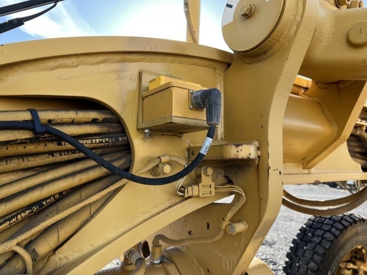 2006-caterpillar-160h-image-24