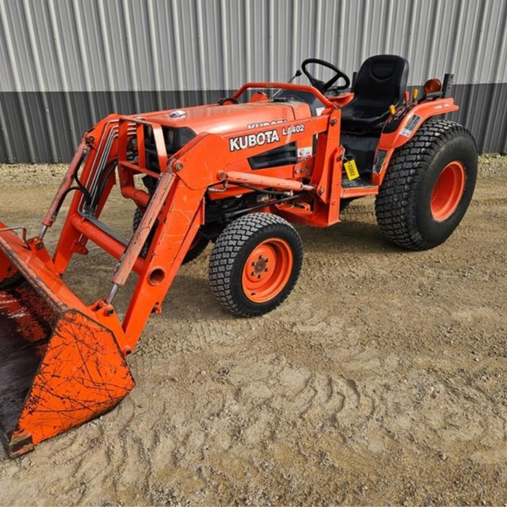 KUBOTA B7800