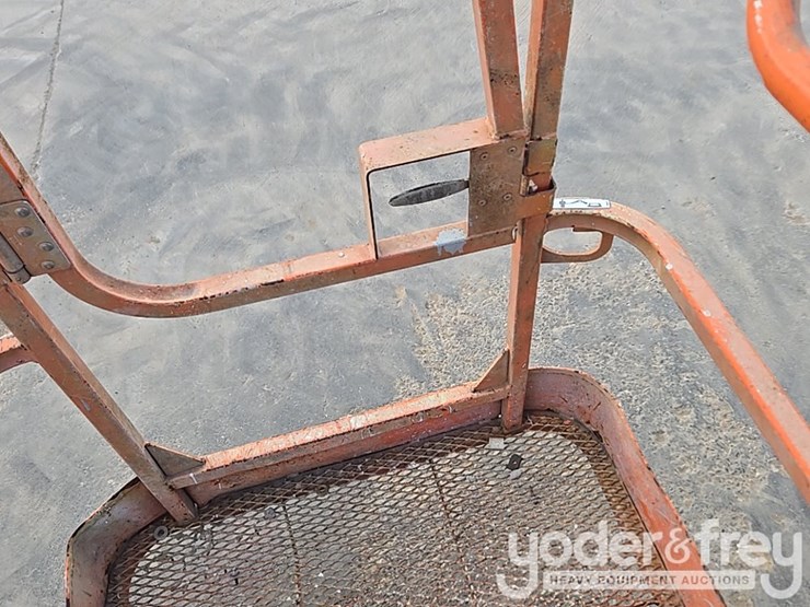 2014-jlg-600aj-image-35