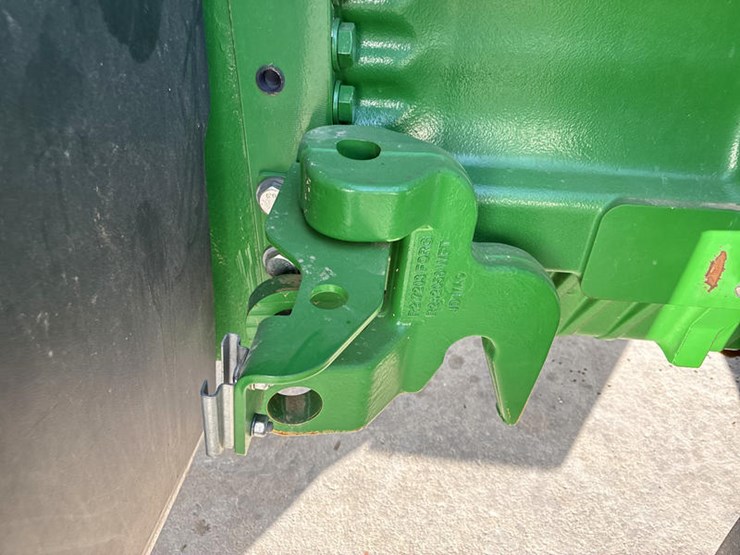 2015-john-deere-8295r-image-22