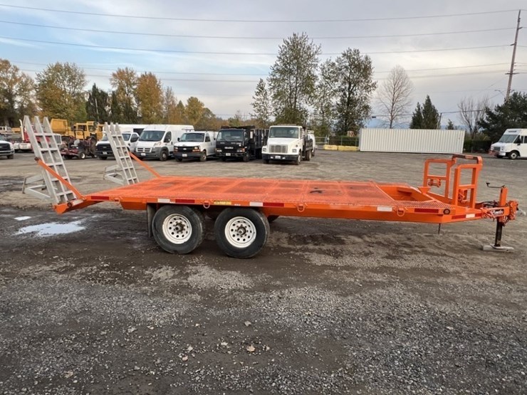 2010-bentley-t/a-sno-cat-trailer-image-3